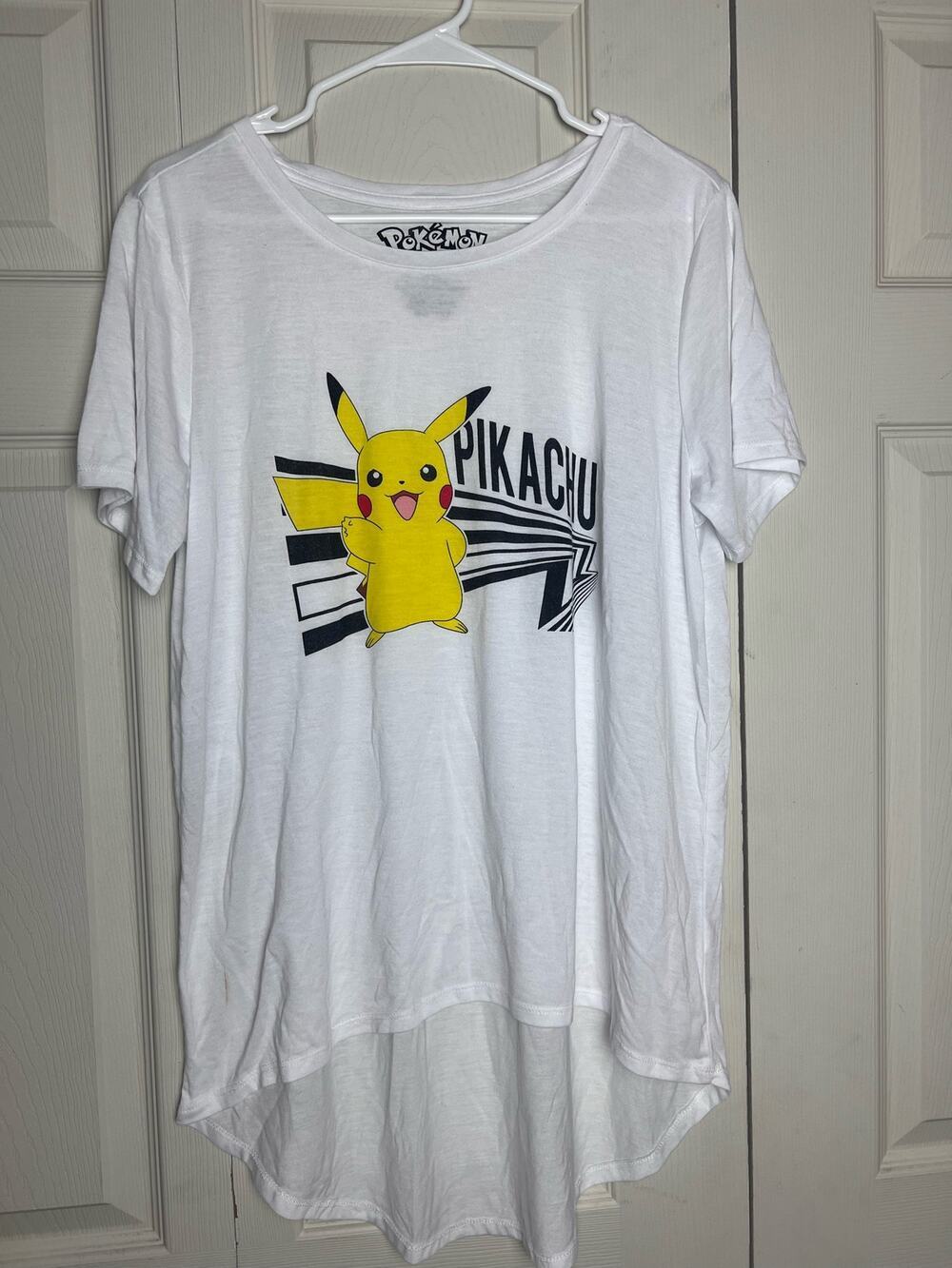 Pokemon Pikachu Women's Short Sleeve Crew Neck Shirt White Size XXL Hi Low Hem